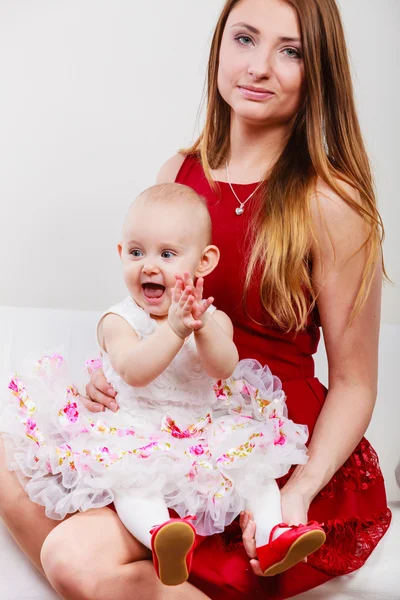 Skönhet mor med barn — Stockfoto