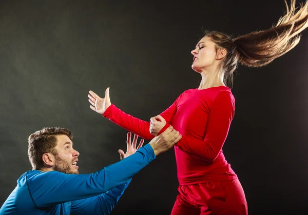 Woman wife abusing scared man husband. Violence. — Stock Photo, Image