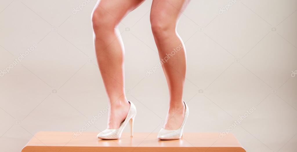 erotika-soski-na-kablukah-prosyat