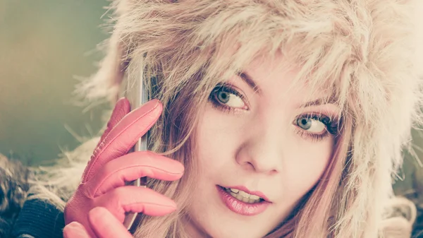 Pretty woman in fur hat talking on mobile phone. — 스톡 사진