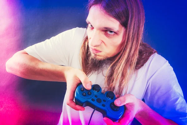 Homem estressado jogando no pad — Fotografia de Stock