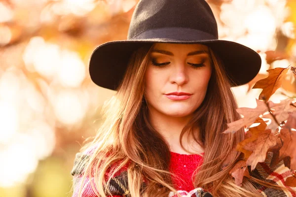 Portret van een aantrekkelijke vrouw. — Stockfoto