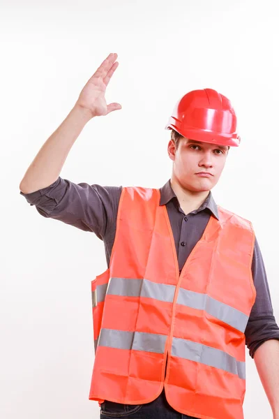 Hombre trabajador en uniforme naranja con la mano hacia arriba . — Foto de Stock