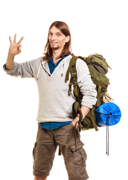 Mann Touristen Backpacker zeigt ok Geste. Reise. — Stockfoto
