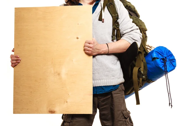 Boş ahşap kopya alanı reklam ile insan backpacker — Stok fotoğraf