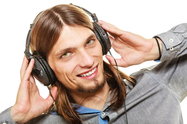 Człowiek z słuchawki słuchać muzyki. Wypoczynek. — Zdjęcie stockowe