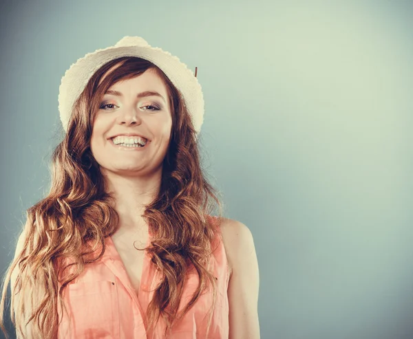 Retrato de chica joven bastante hermosa . — Foto de Stock