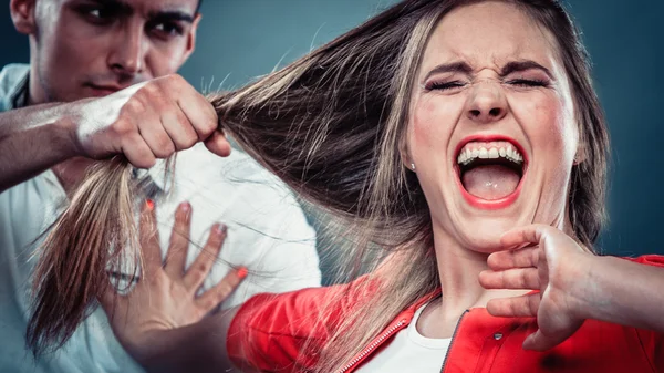 Husband abusing wife pulling her hair. Violence. — Stock Photo, Image