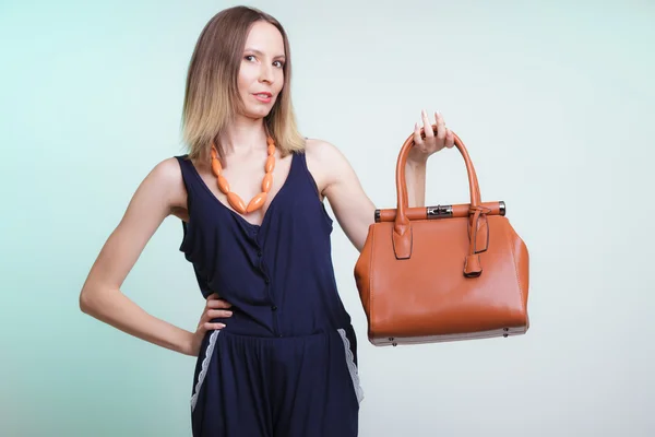 Elegant fashion woman with leather handbag — Stock Photo, Image