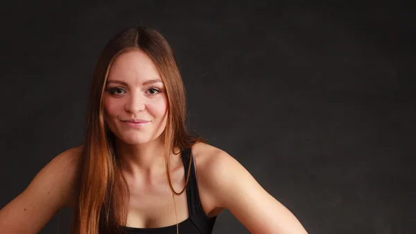 Mujer joven con maquillaje natural . — Foto de Stock