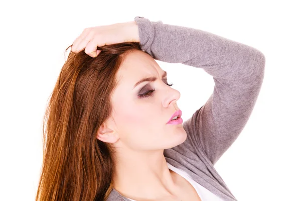 Mulher que sofre de dor de cabeça enxaqueca dor — Fotografia de Stock