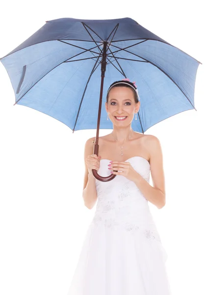 Sposa donna in abito da sposa bianco con ombrello . — Foto Stock