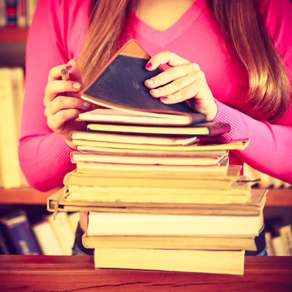 Girl student in college library — Stock Photo, Image