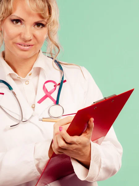 Mujer médico diagnosticar paciente — Foto de Stock