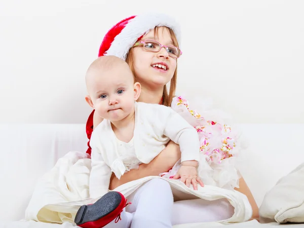 Zwei schöne Schwestern zusammen. — Stockfoto