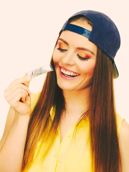Meisje met kauwgom. — Stockfoto