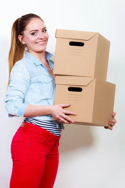 Happy woman moving into house carrying boxes. — Stock Photo, Image