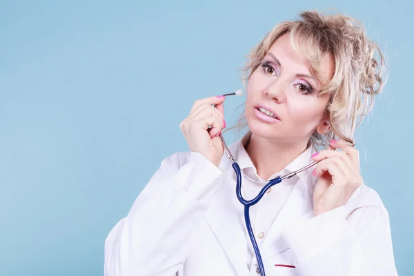 Doctora con estetoscopio. — Foto de Stock