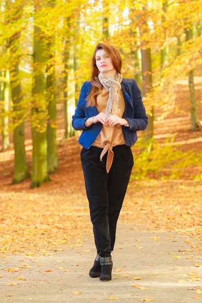 Young female in forest. — Stock Photo, Image