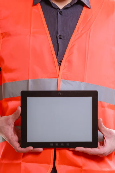 Trabajador masculino con tableta . —  Fotos de Stock