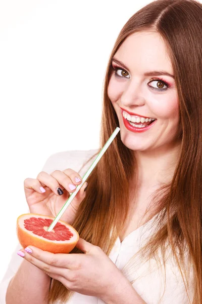 Woman holds grapefruit drinking juice from fruit — Stock Photo, Image