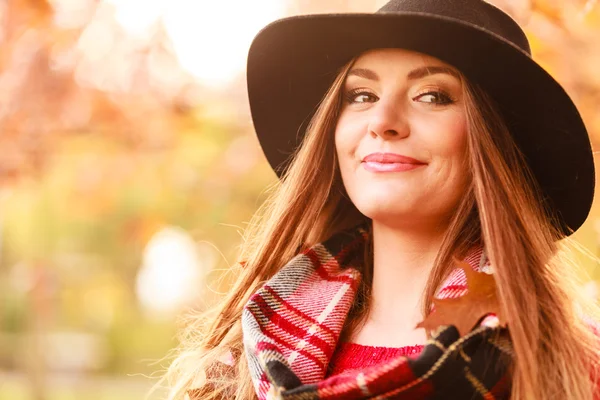 Portret van een aantrekkelijke vrouw. — Stockfoto