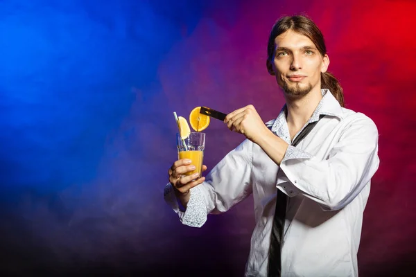 Bartender with orange drink. — Stock Photo, Image