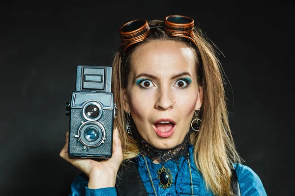 Steampunk met oude retro camera. — Stockfoto