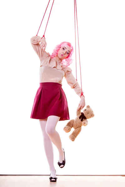 Donna ragazza stilizzato come burattino marionetta su stringa — Foto Stock