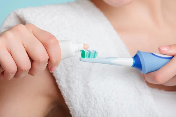 Young girl with toothpaste and toothbrush. — Stock Photo, Image