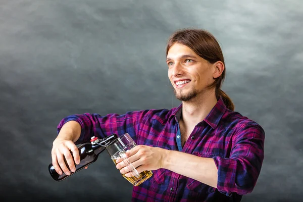 Tapster fills stein from bottle. — Stock Photo, Image