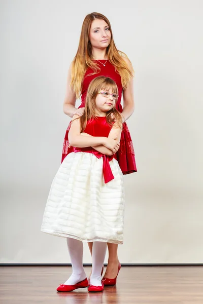 Mother and daughter posing together — Stock Photo, Image