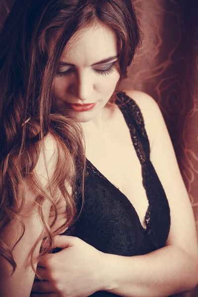 Porträtt av sexiga sensuell ung kvinna i underkläder. — Stockfoto