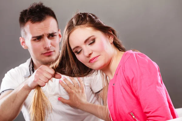 Husband abusing wife pulling her hair. Violence. — Stock Photo, Image