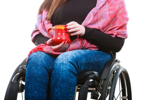 Dama lisiada en silla de ruedas . — Foto de Stock