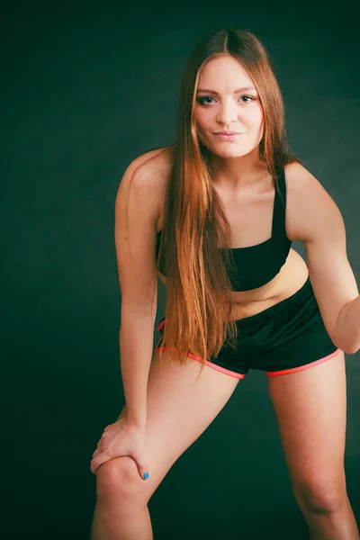 Giovane donna stretch in abbigliamento sportivo . — Foto Stock