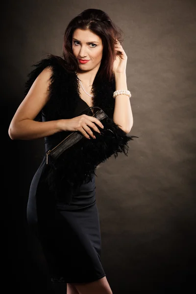 黒の手で女性のイブニング ドレス ハンドバッグ — ストック写真