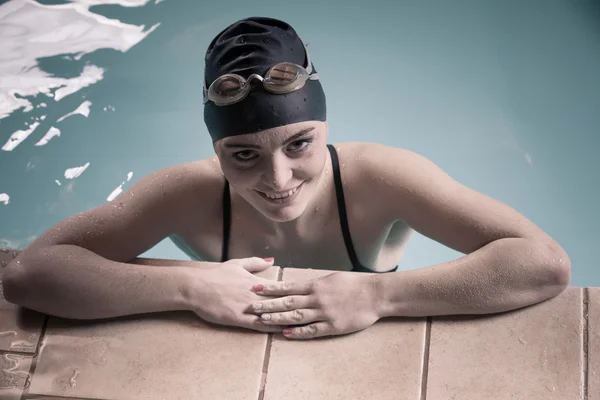 Mulher atleta na água da piscina. Desporto . — Fotografia de Stock