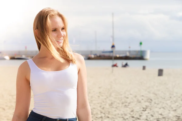 Portrait of beauty woman on marina — Stock Photo, Image