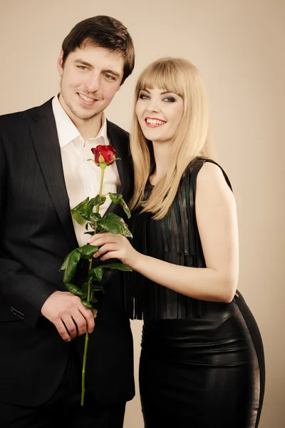 Casal elegante no encontro perfeito . — Fotografia de Stock