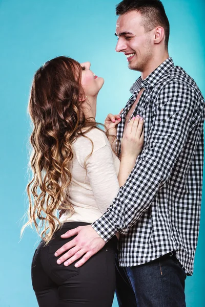 Retrato de mujer y hombre sonrientes. Pareja feliz. —  Fotos de Stock