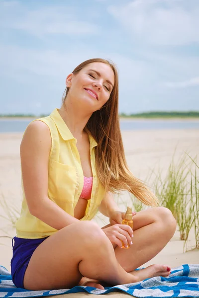 Woman with sun oil. — Stock Photo, Image