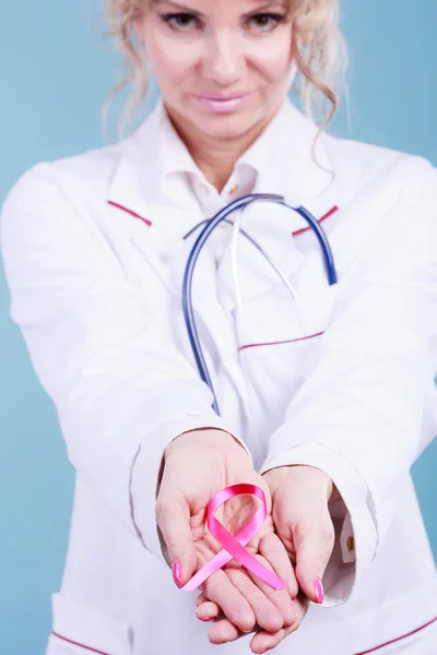 Doctor with pink cancer ribbon — Stock Photo, Image