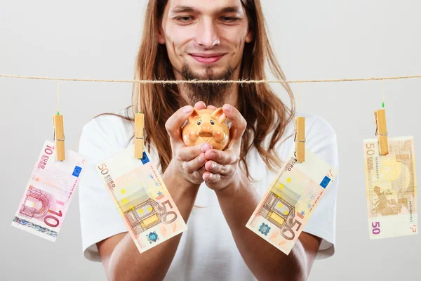 Man met moneybox spaarpot — Stockfoto