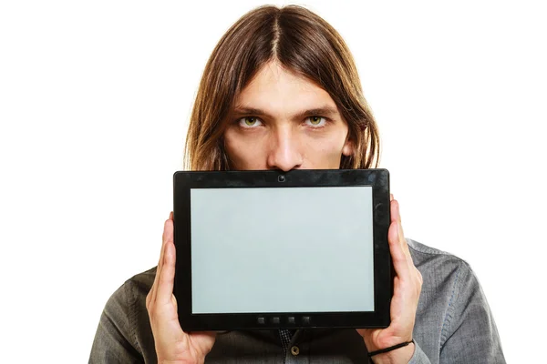 Man met de tablet pc. Leeg scherm copyspace. — Stockfoto