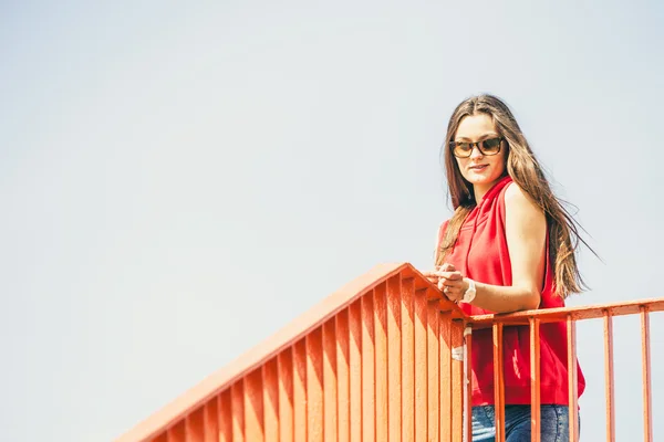 Urban skate girl on bridge. — Stock Photo, Image