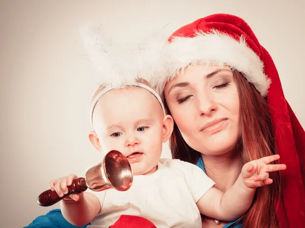 Mujer de Navidad con bebé lindo . —  Fotos de Stock