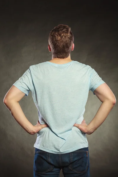 Hombre de vista trasera en camisa en blanco con espacio de copia . —  Fotos de Stock