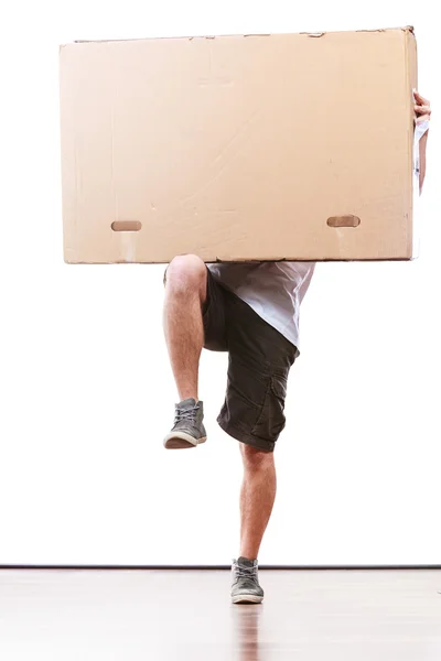 Dodání muž, který držel papírový box. — Stock fotografie