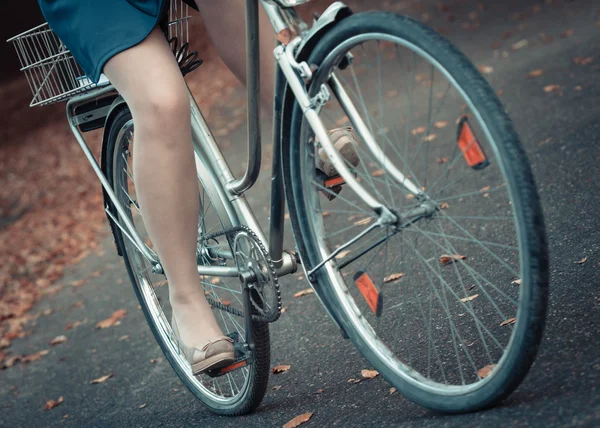 Girl in dress on bike. — Stock Photo, Image